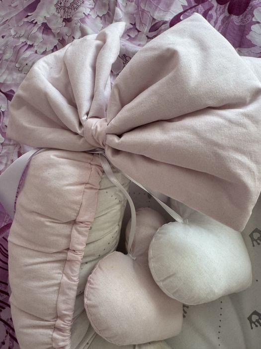 Гнездо за бебе- розови+ подарък държач за беберон