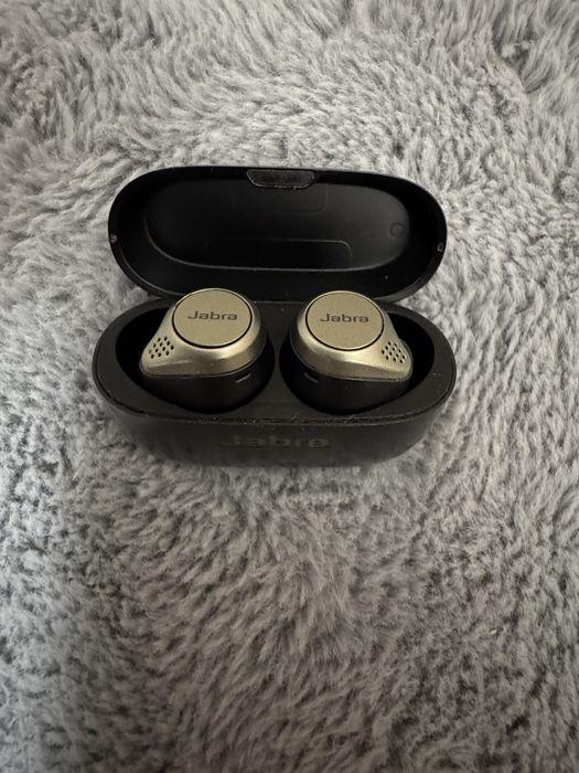 Jabra elite 75t.