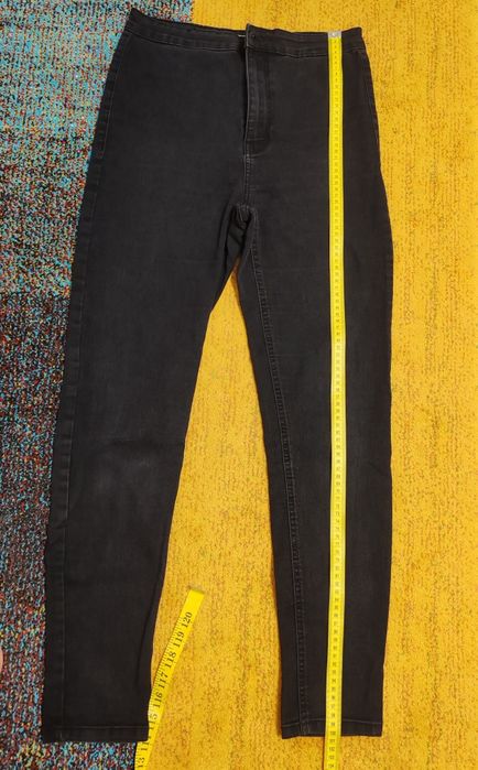 Fusta neagra catifea cu paiete, blugi, colanti sport