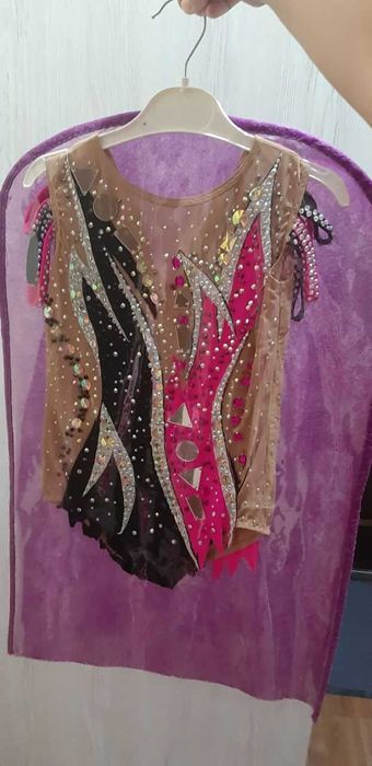 Купальник для художественной гимнастики.