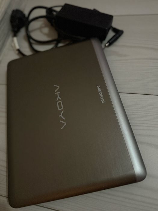 Лаптоп Medion Akoya E1232T-MD99410