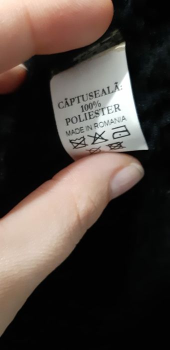 Vestuta de femei.