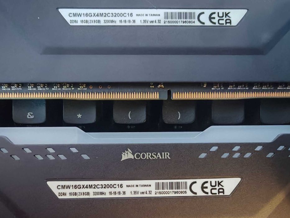 Рам памет Corsair VENGEANCE RGB PRO 16GB (2x8GB) DDR4 3200MHz