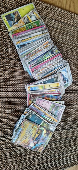 Покемон карти 105 броя