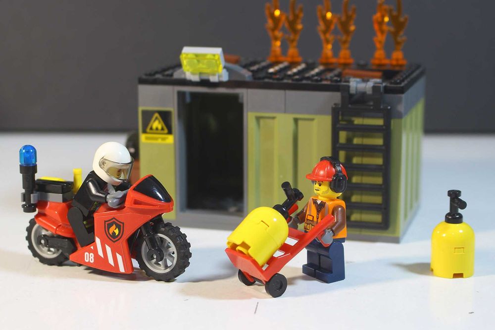 Лего Пожарникарски вертолет и мотор 60108 Lego Fire Response Unit