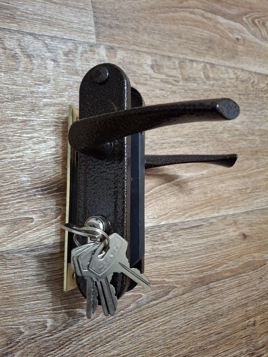 Продам  врезной  замок