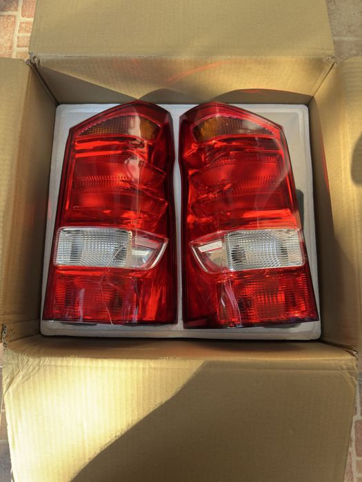 Mercedes Vito Grila ,Stopuri, consola navigatie si emblema