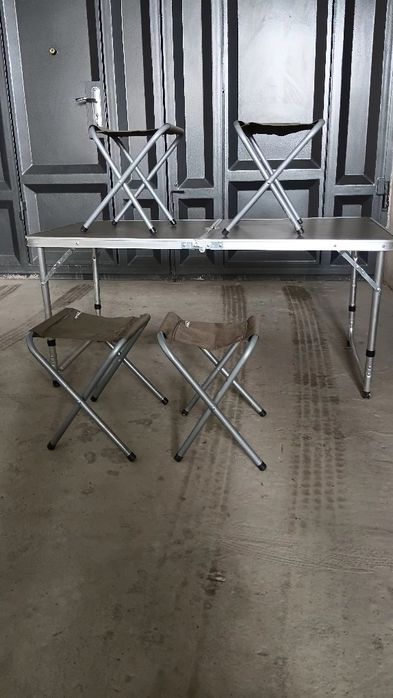 Столь и стулья для отдыха