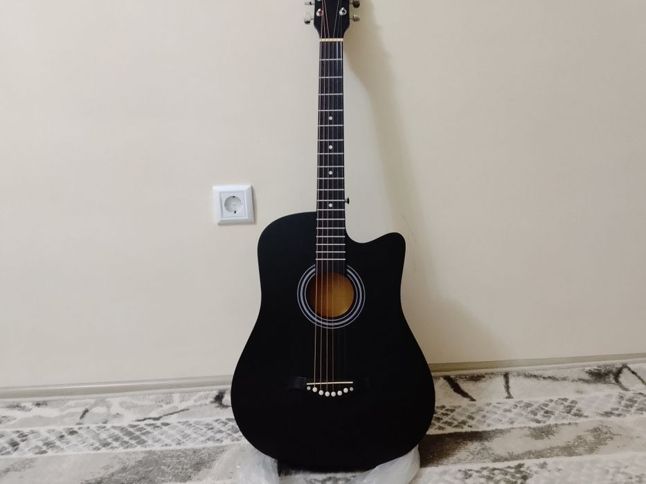 Gitara sotiladi tezda manzil Oʻrigzor bozor