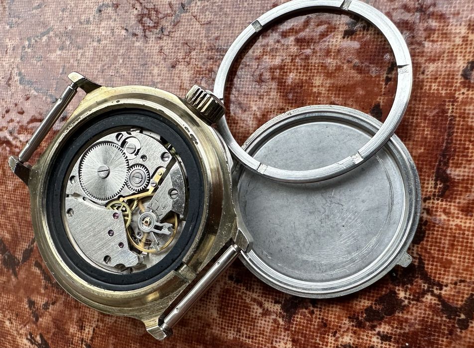 Руски механичен часовник Восток командирски90 години