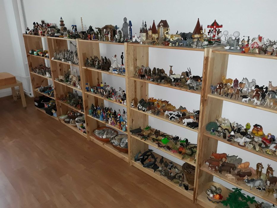 Vand colectie de miniaturi