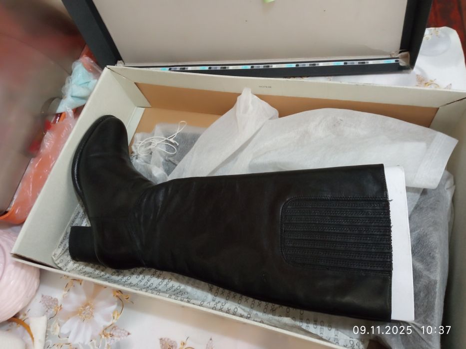 Сапоги демисезонные, кожаные.