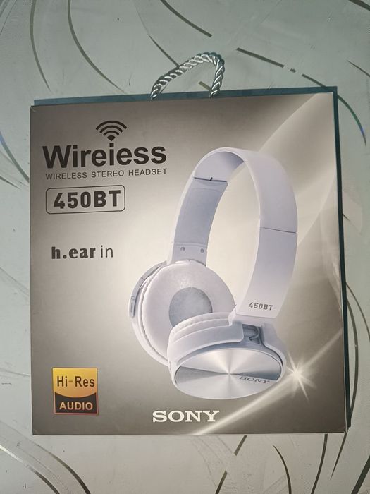 Белые наушники Sony