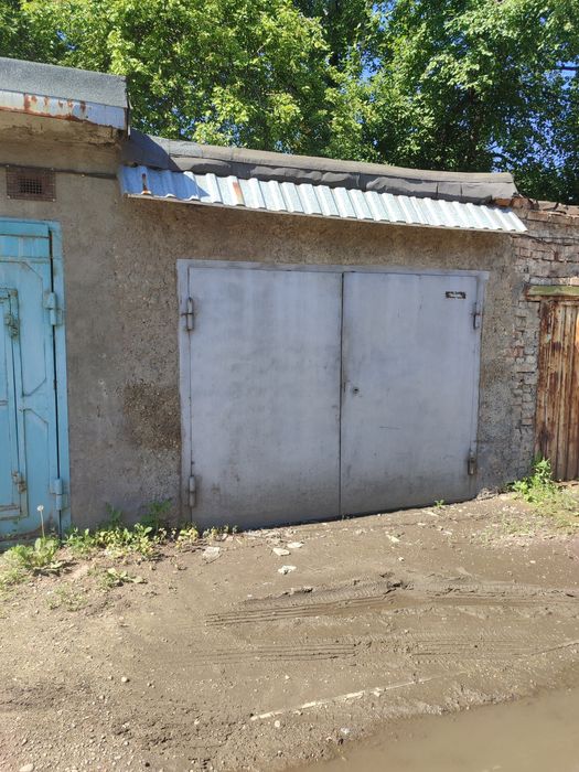 Продам гараж в центре.
