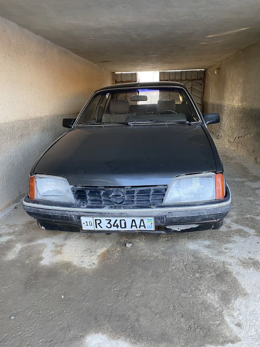 Opel rekord 19986-yil