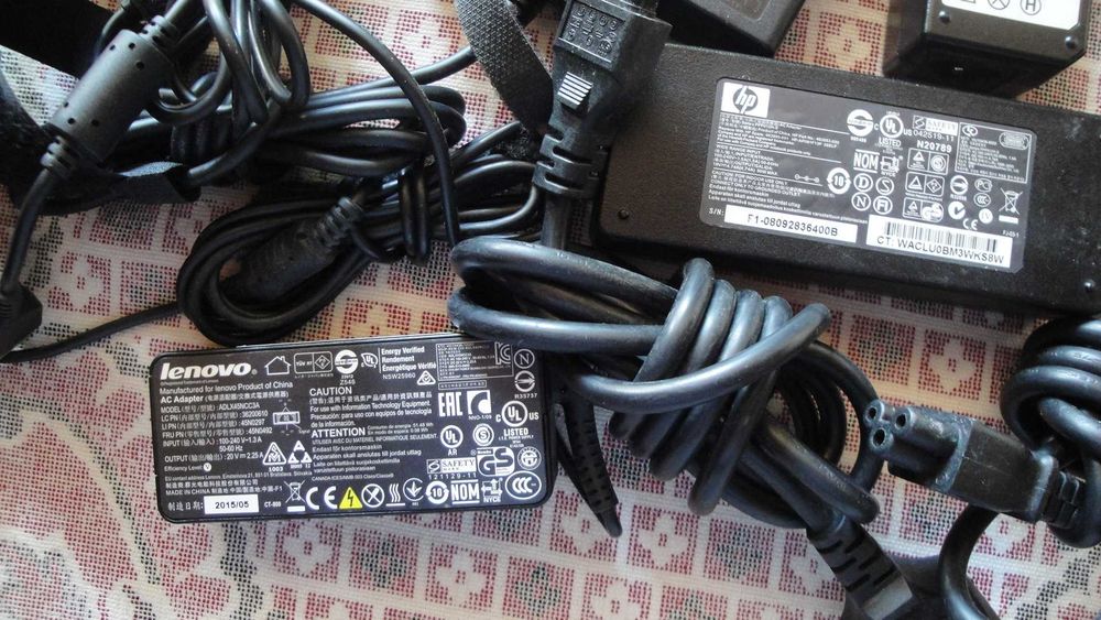 Incarcatoare Adaptoare diferite modele  Lenovo, Dell, Asus, Accer Msi,Hp de la 45W-300W preturi diferite