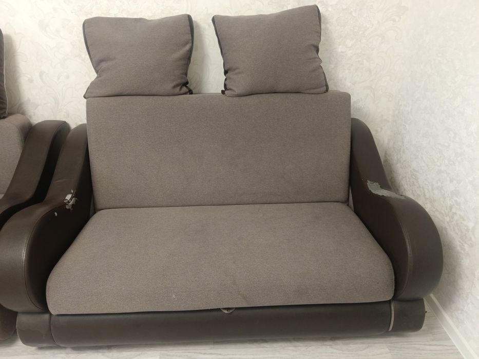 Продам два дивана