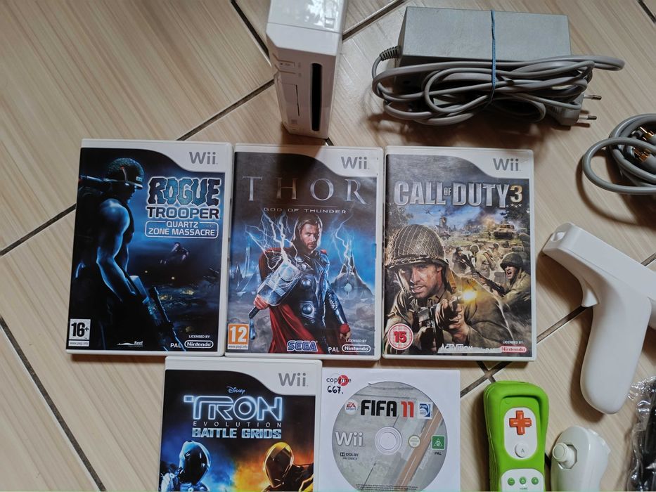 Wii full cu accesorii jocuri originale Fifa 11 Thor Call Of Duty Tron