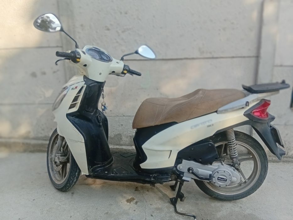 Vând scuter malaguti