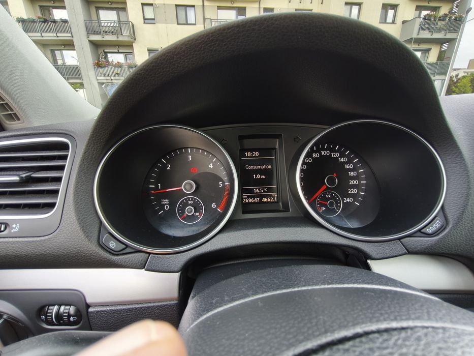 Volkswagen Golf VI, întreținut și utilizat cu grijă