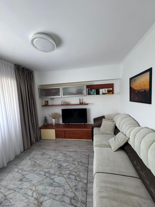 Inchiriez apartament cu 2 camere decomandat