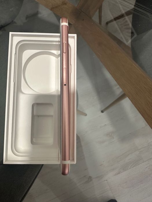 Vând telefon iPhone 7