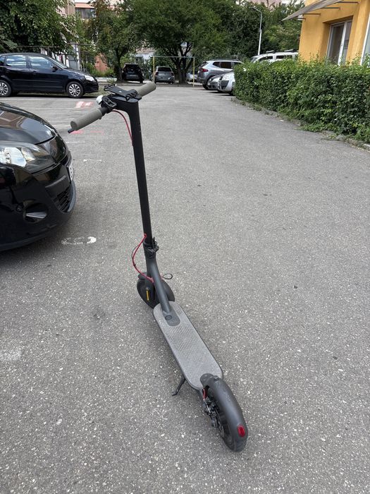 Vand trotineta Xiaomi m365 ‘ ca noua