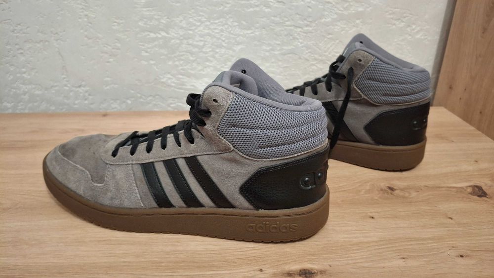 Мъжките обувки adidas HOOPS 2.0 MID