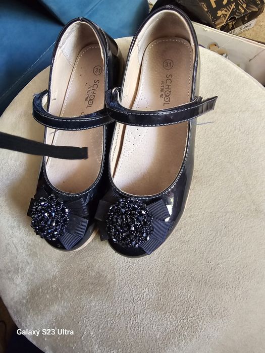 Продам школьные туфли на девочку