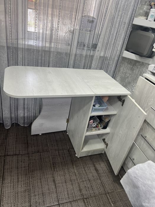 Стол маникюрный  либо на кухню