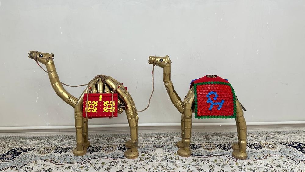 Қолөнер бұйымы – пластик бөтелкеден жасалған түйе. Верблюд