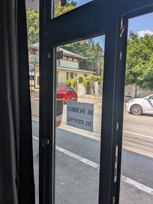 Spațiu comercial de închiriat sau de vânzare