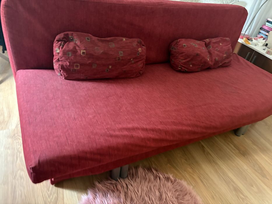 Разтегателен диван