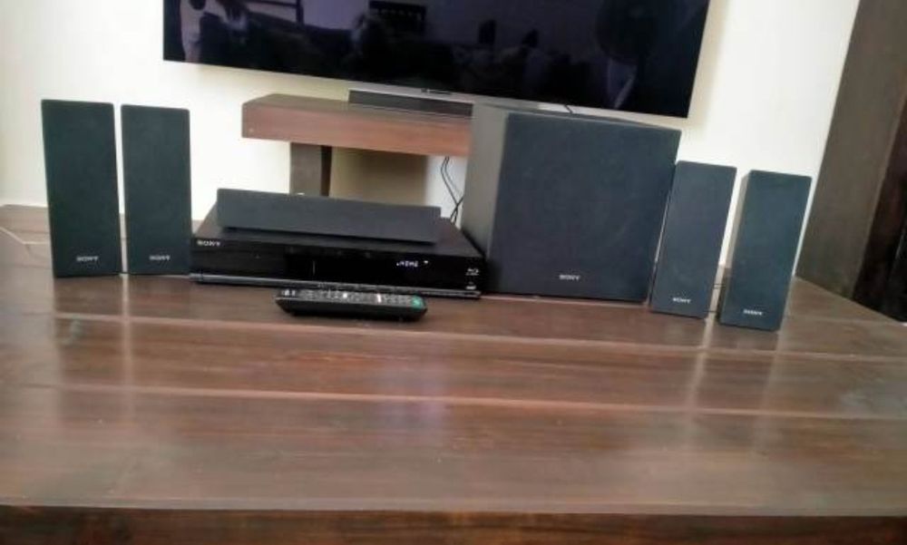Домашний кинотеатр Sony с 3D Blu-Ray 5.1 BDV-E280