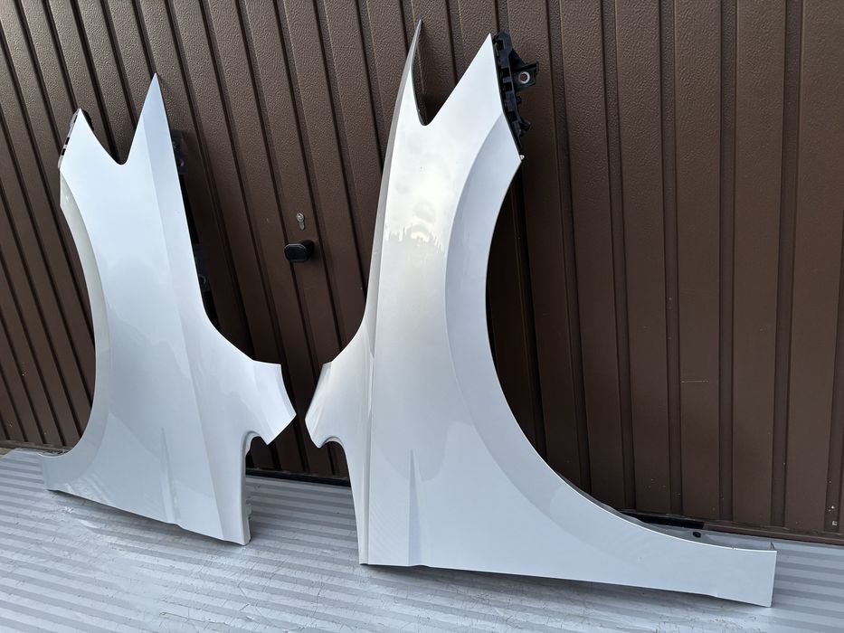 Aripa st / dr •vw Touran  5T • cod de culoare LA7W•2015-2020•