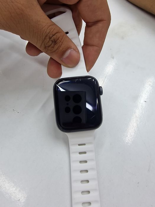 Продам часы Apple watch nike se