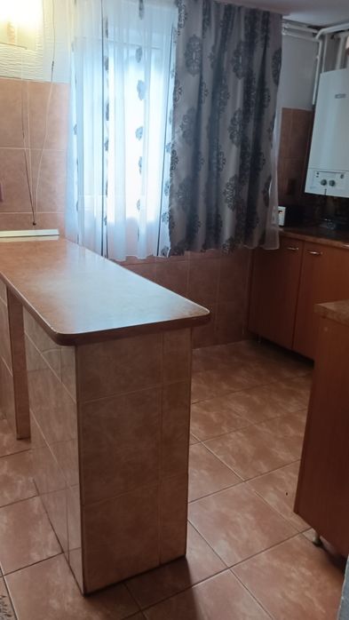 Ofer spre închiriere garsoniera la curte
