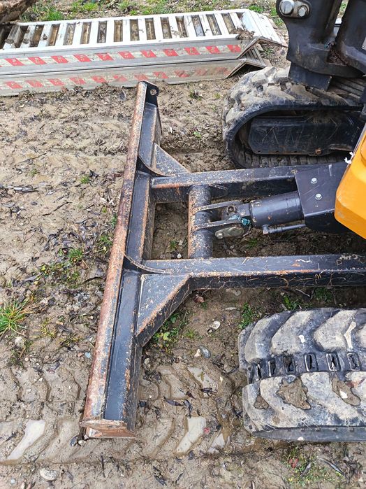 Miniexcavator Kato Yanmar 2.5 3.0 3.5 4.0  3 Cupe Hidraulic