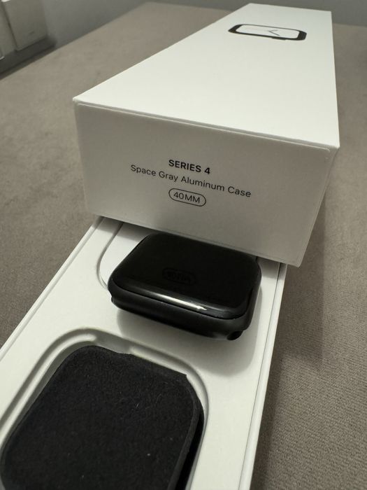 Продаю Apple watch,series 4,space gray