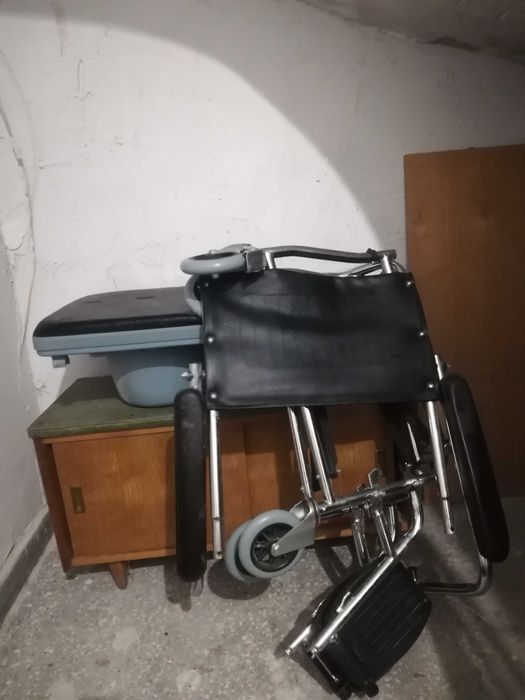 Тоалетен стол / инвалидна количка и рамка за болнично легло