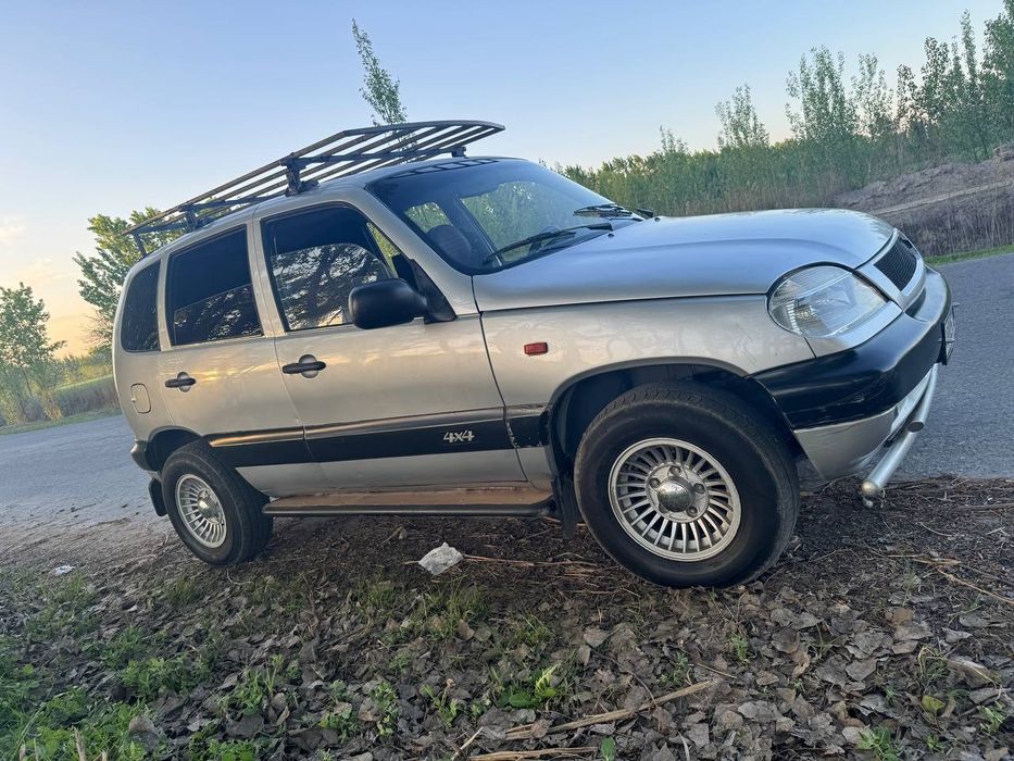Niva 4x4 sotiladi