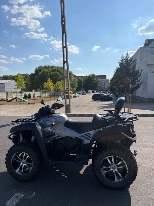 Cf moto 800 !se poate conduce de la 16 ani!