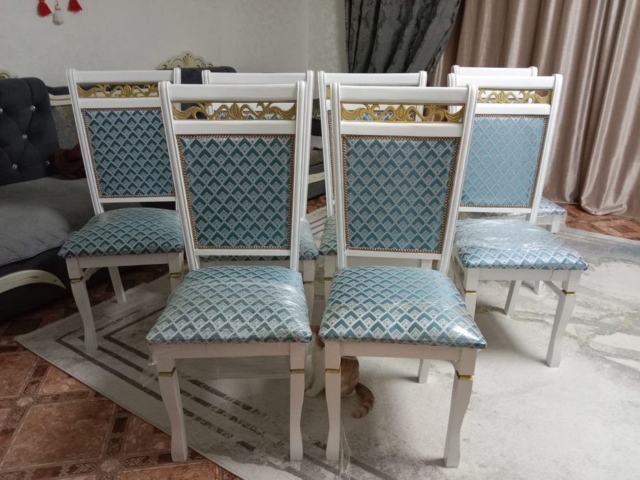 Продам стулья новые