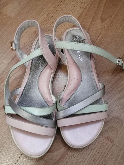 Сандалии на девочку