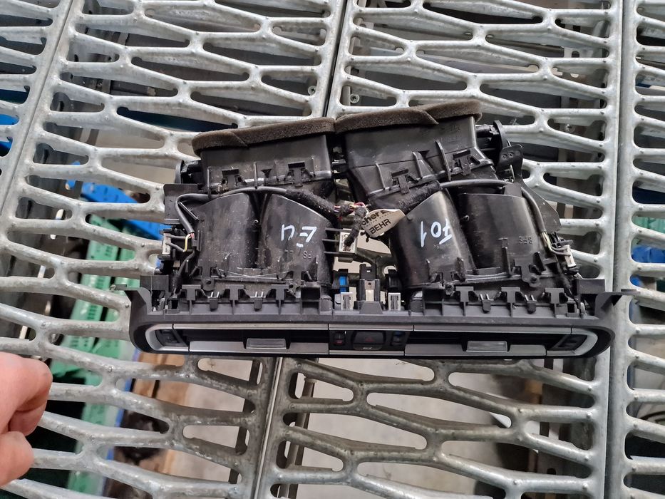 Grila centrala stanga dreapta aer ventilatie bmw f25 f10 f11 f20 f30 f01 f02 europa volan stanga