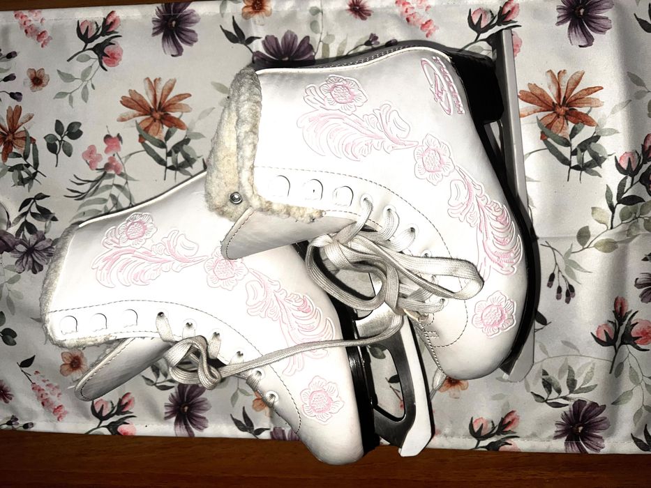 Кънки за лед като Нови