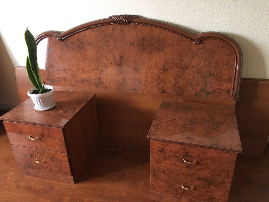 Спальный гарнитур