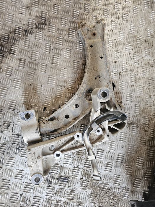Suport brat stanga Volkswagen Golf 6 cod 1K0199295E an 2010