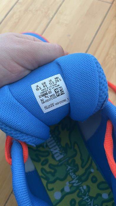 Кроссовки стильные, креативные