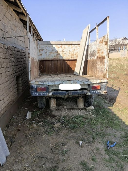 Srochna sotiladi. UAZ 1979-yil . Narxi kelishiladi.